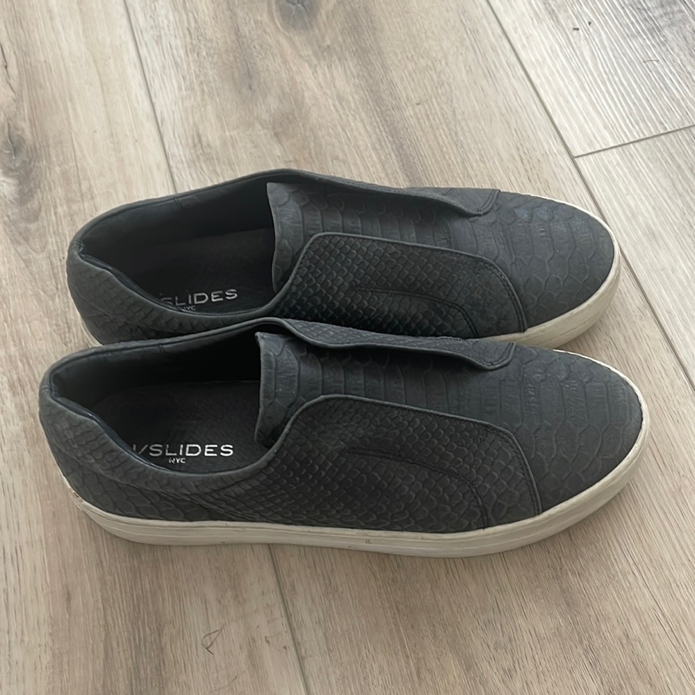 DARK GREY J/SLIDES SLIP-ON SHOES